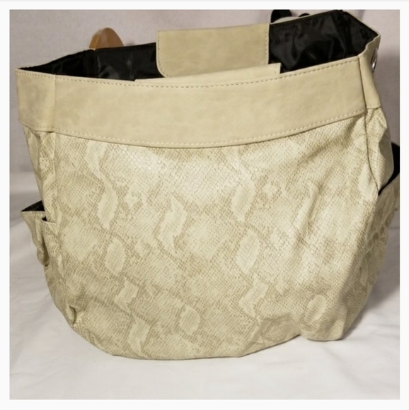 Miche Demi Covers Beverly - Picture 2 of 3